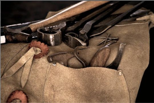 How to Repair Sand Cracks Using Precision Tools